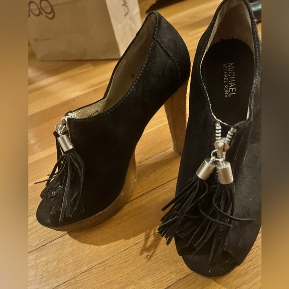 Michael Kors Zip black platforms with zipper. Open toe. - Picture 1 of 7